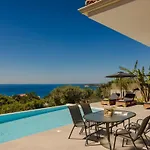 Lourdas Sunshine Villa